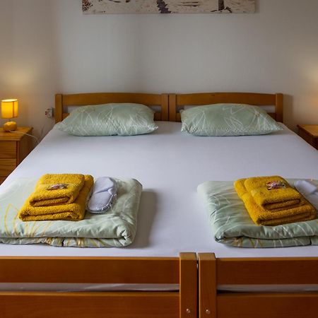 شقة Sea View Retreat With 170Mbps Wifi And Sunny Balcony كاستاف المظهر الخارجي الصورة