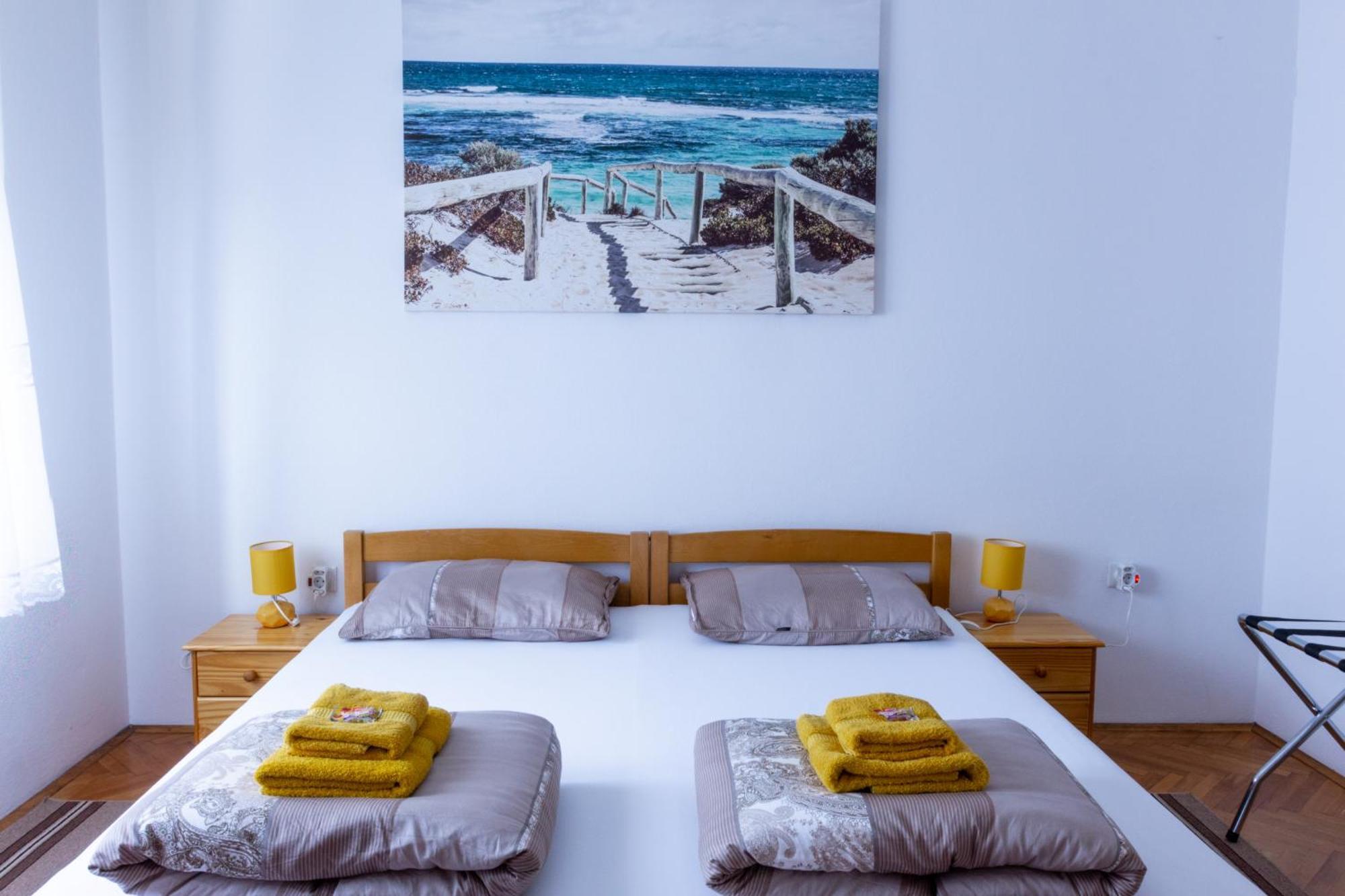 شقة Sea View Retreat With 170Mbps Wifi And Sunny Balcony كاستاف المظهر الخارجي الصورة
