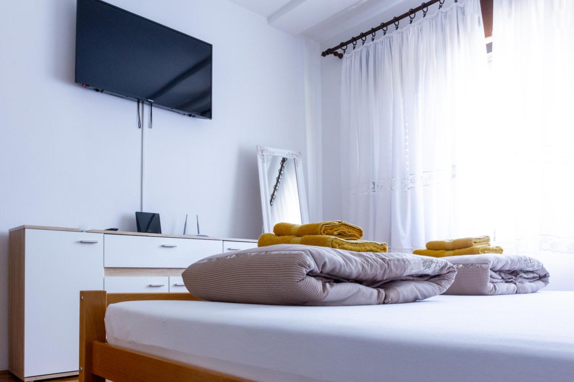 شقة Sea View Retreat With 170Mbps Wifi And Sunny Balcony كاستاف المظهر الخارجي الصورة