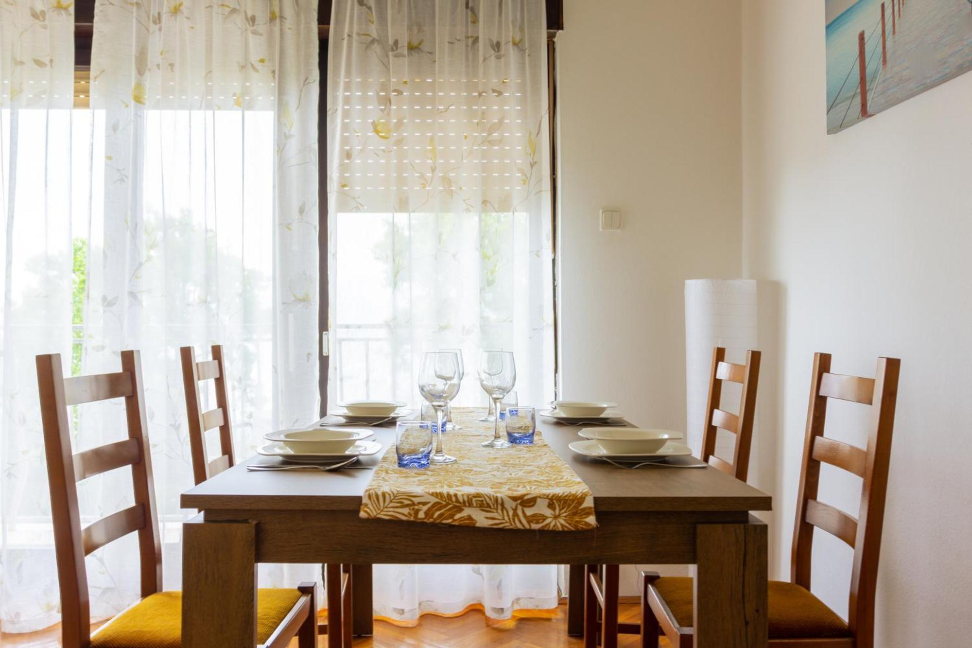 شقة Sea View Retreat With 170Mbps Wifi And Sunny Balcony كاستاف المظهر الخارجي الصورة