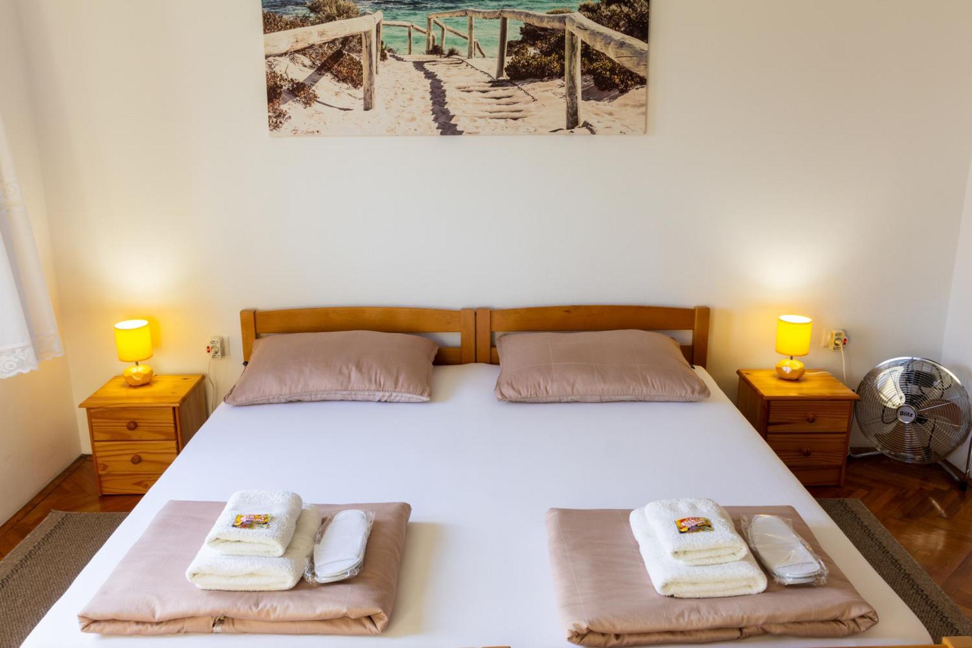شقة Sea View Retreat With 170Mbps Wifi And Sunny Balcony كاستاف المظهر الخارجي الصورة
