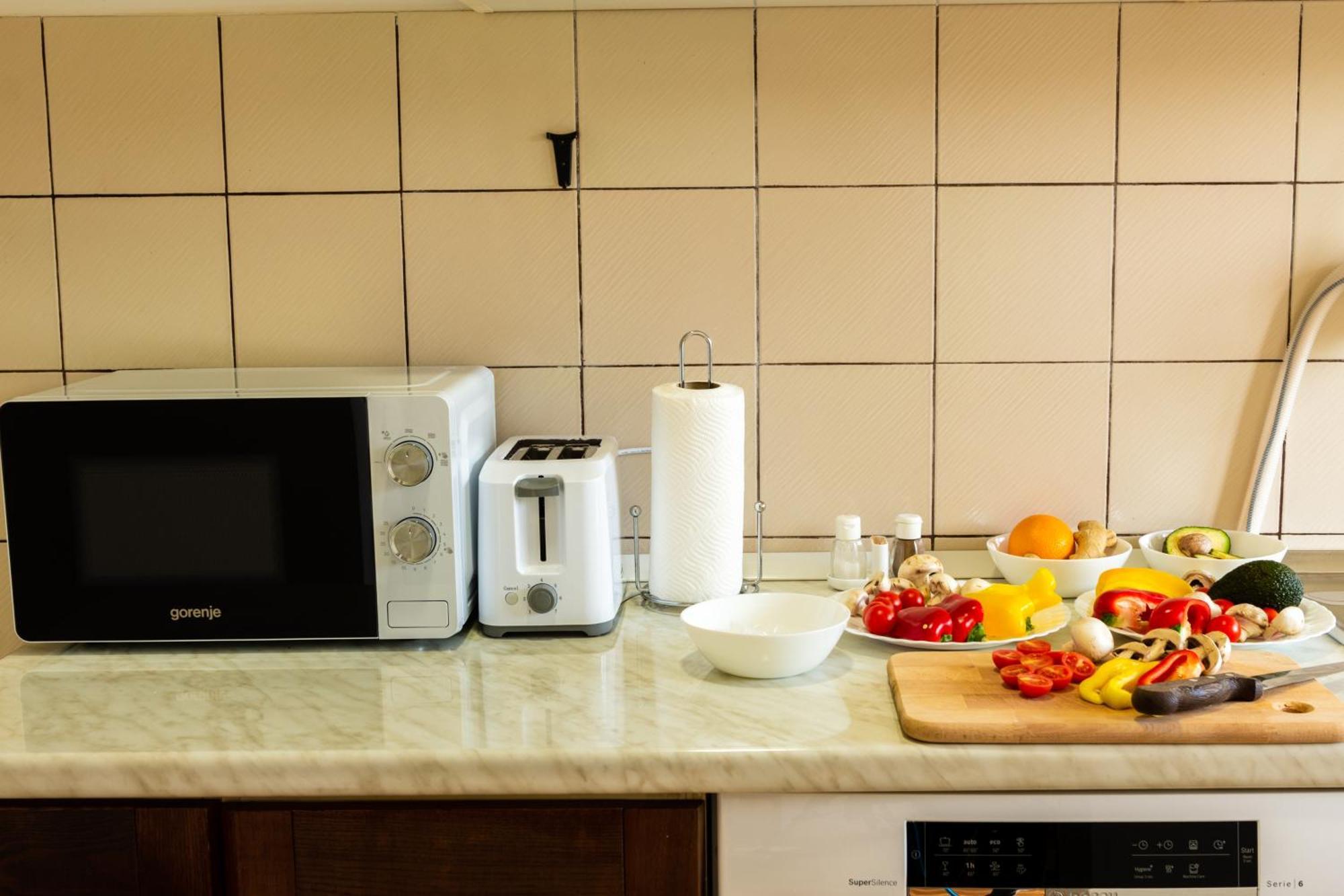 شقة Sea View Retreat With 170Mbps Wifi And Sunny Balcony كاستاف المظهر الخارجي الصورة