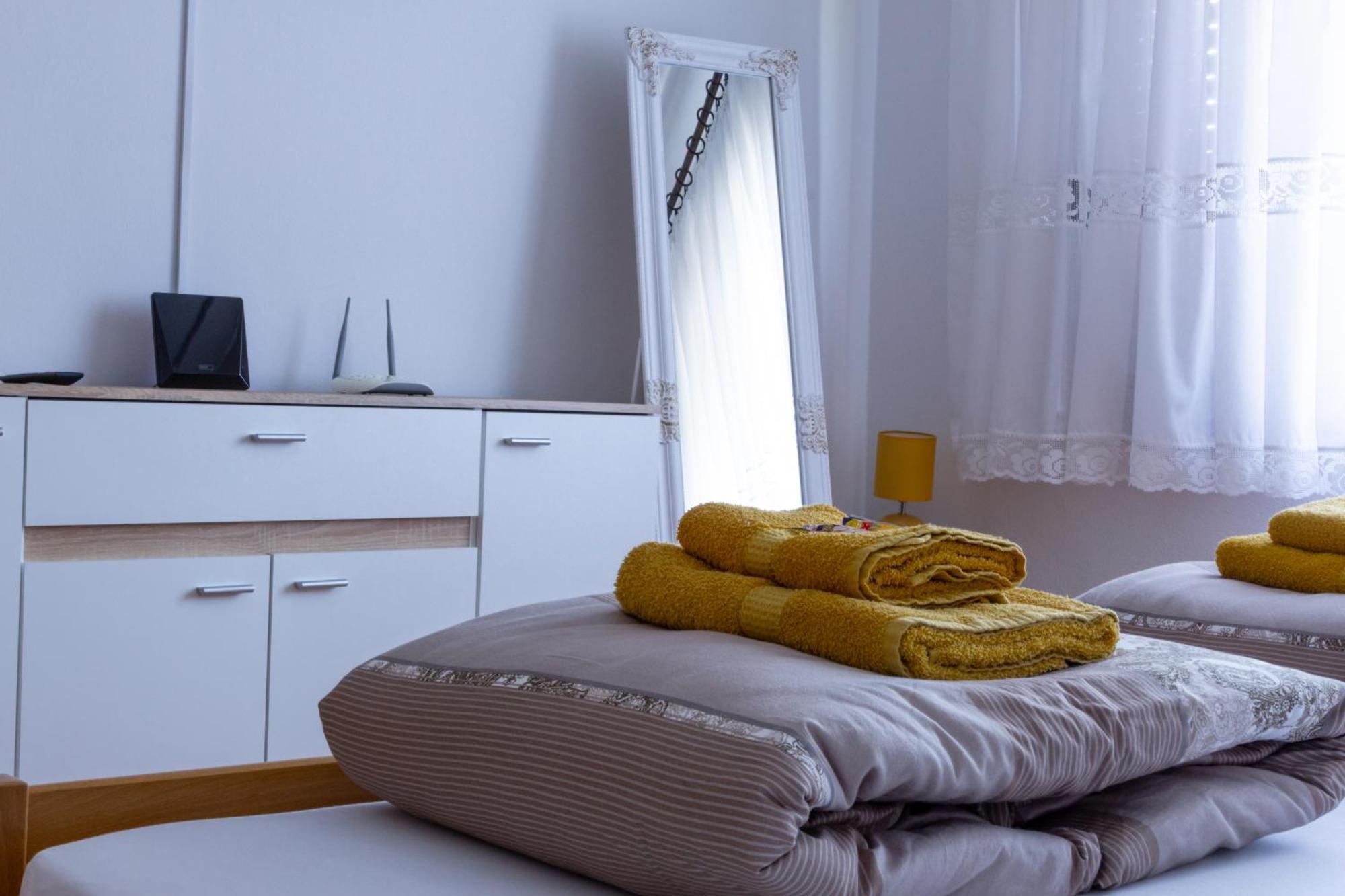 شقة Sea View Retreat With 170Mbps Wifi And Sunny Balcony كاستاف المظهر الخارجي الصورة