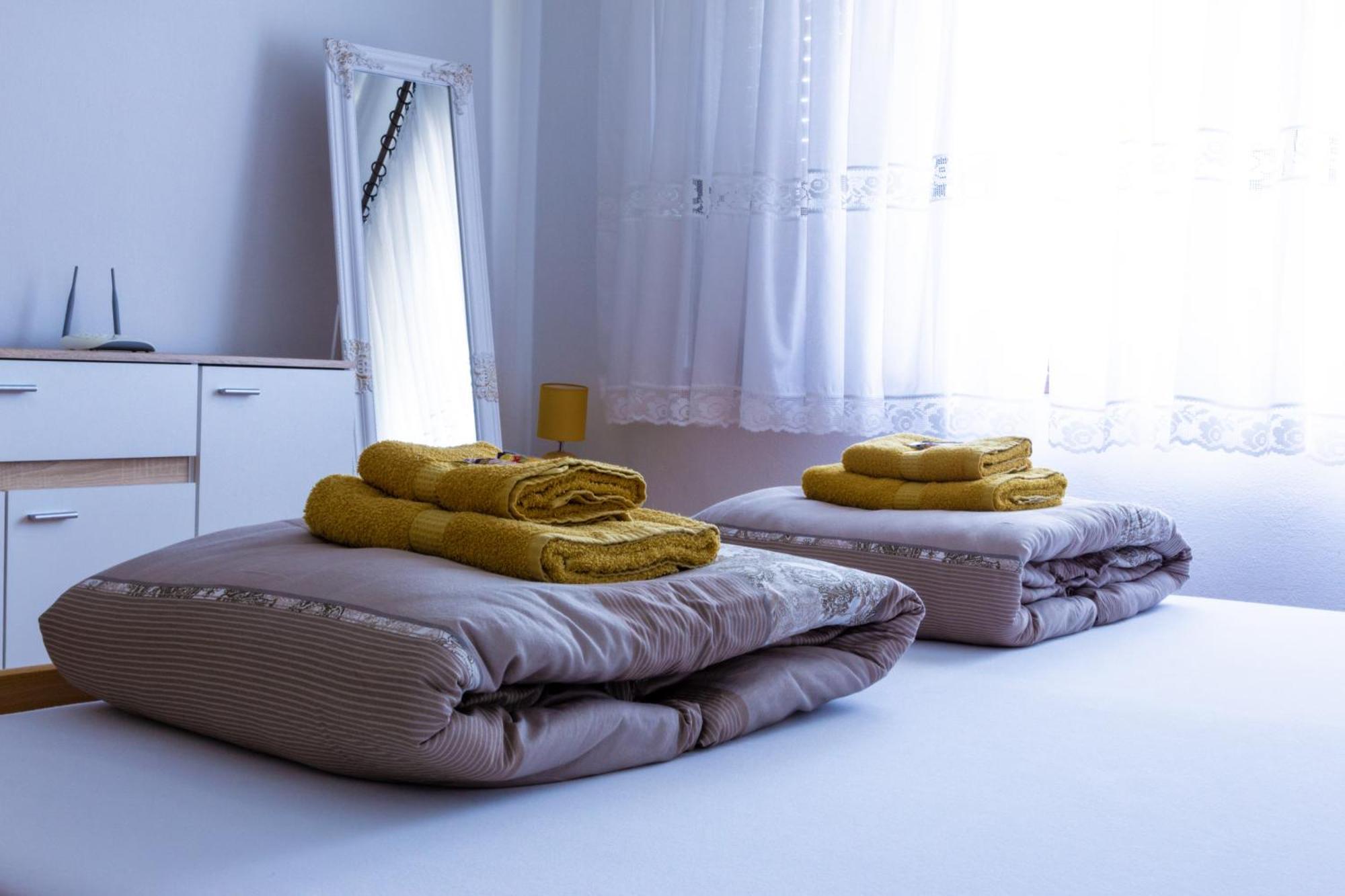 شقة Sea View Retreat With 170Mbps Wifi And Sunny Balcony كاستاف المظهر الخارجي الصورة