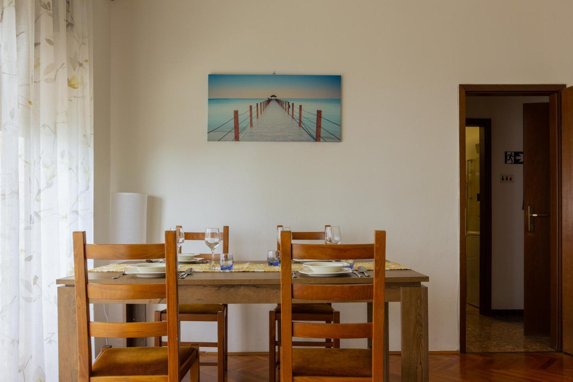 شقة Sea View Retreat With 170Mbps Wifi And Sunny Balcony كاستاف المظهر الخارجي الصورة