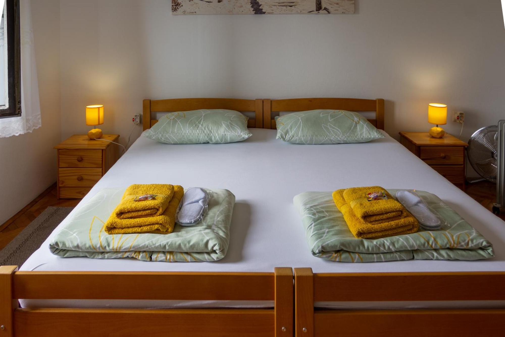 شقة Sea View Retreat With 170Mbps Wifi And Sunny Balcony كاستاف المظهر الخارجي الصورة