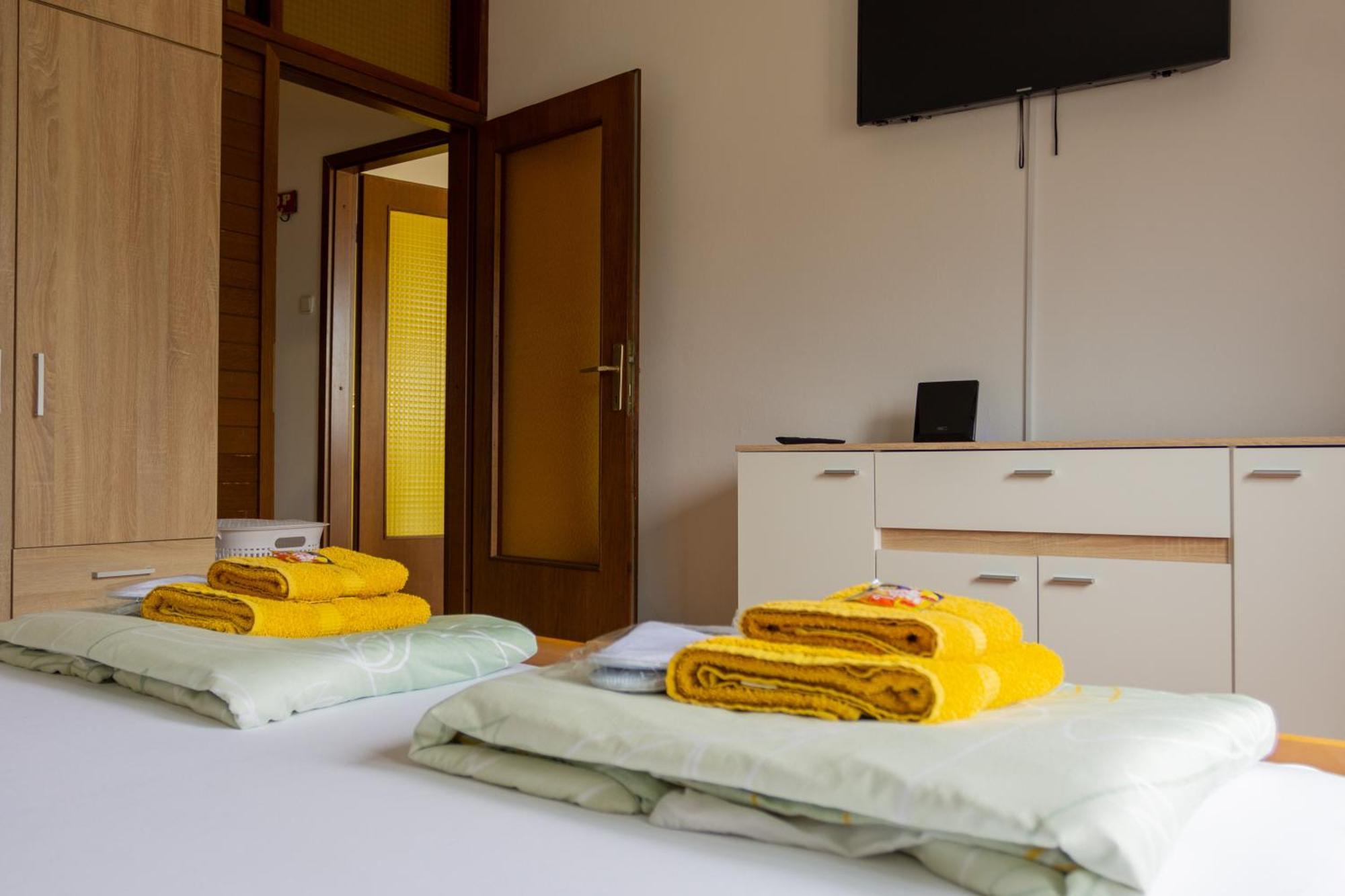 شقة Sea View Retreat With 170Mbps Wifi And Sunny Balcony كاستاف المظهر الخارجي الصورة