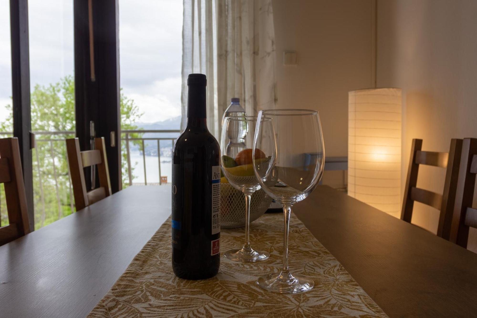 شقة Sea View Retreat With 170Mbps Wifi And Sunny Balcony كاستاف المظهر الخارجي الصورة